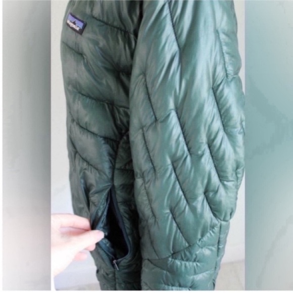 Patagonia Men's Micro Puff Jacket Micro Green Large
Like New - Picture 9 of 13